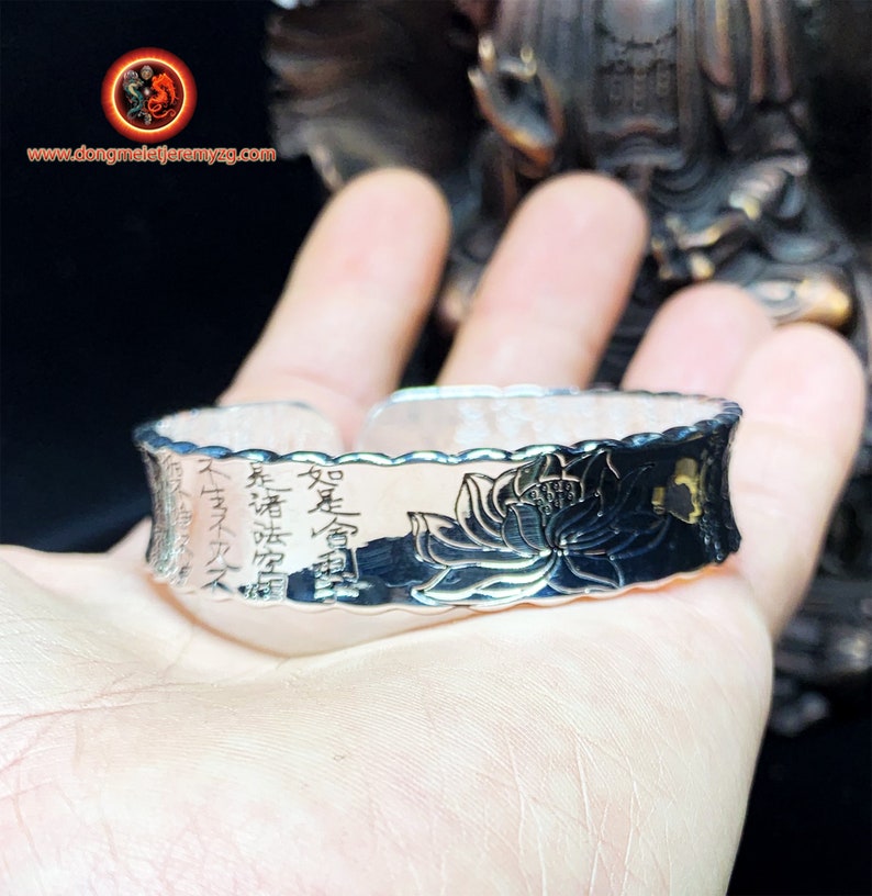 extrait du soutra du lotus soutra du coeur grav\u00e9 \u00e0 l/'int\u00e9rieur Bracelet jonc bouddhiste en argent 999 poin\u00e7onn\u00e9 Ag999