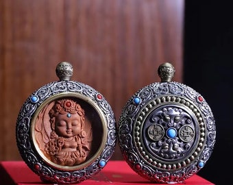 Pendant, Tibetan Buddhist amulet, Tara deity. Exceptional sandalwood said of Laoshan silver 925, copper, turquoise, agate nan hong