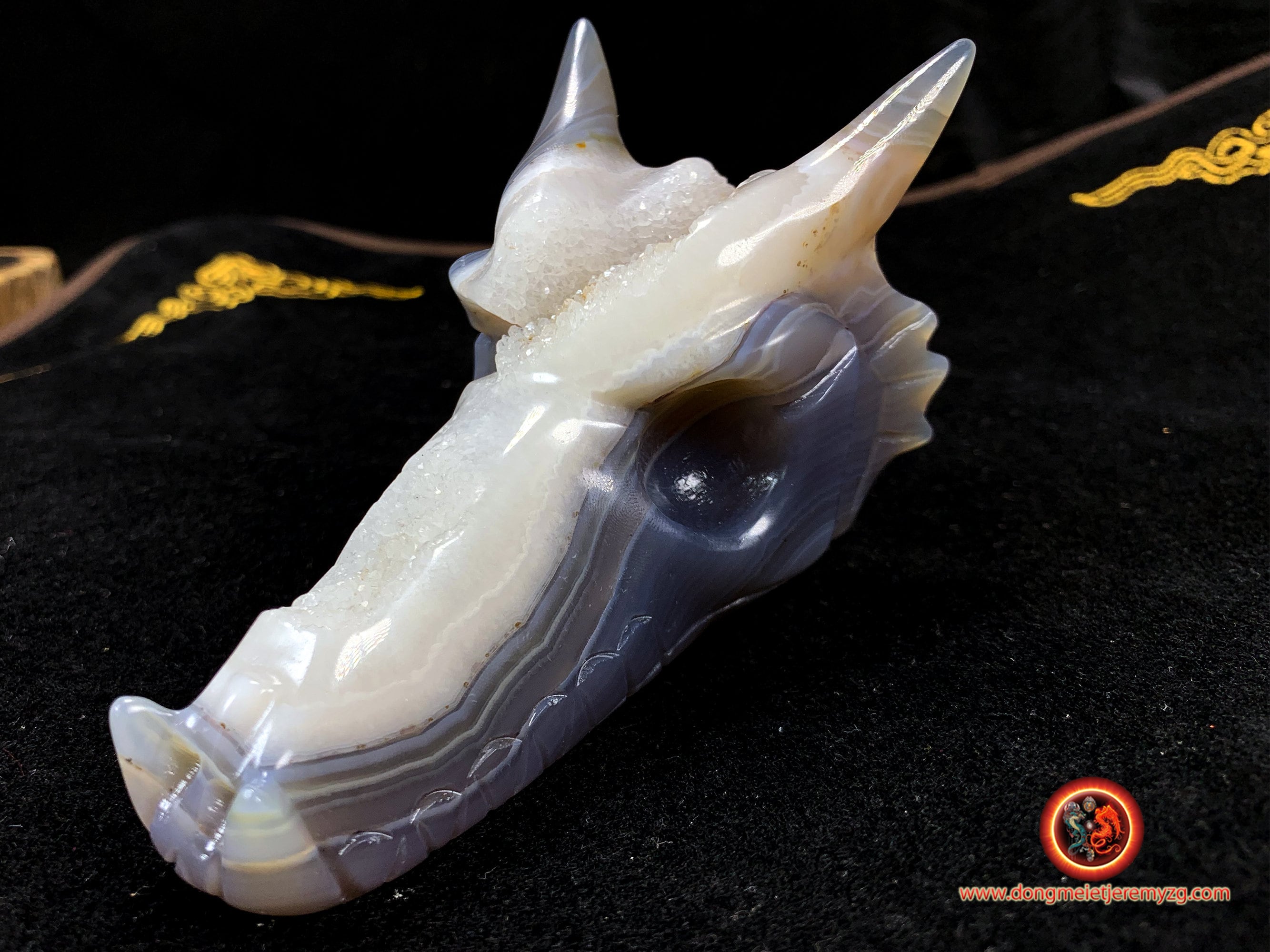 Crane de Dragon en Cristal. Dragon Sculpté A La Main Dans Une Geode Quartz sur Gangue Cristal Roche