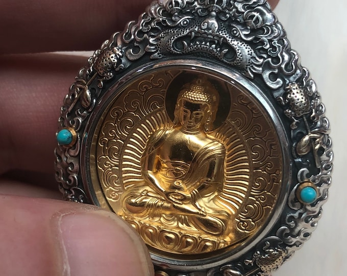 Tibetan Buddhist protection reliquary Buddha Vairocana in solid silver 925 plated gold 18k turquoise nan hong. wheel of life