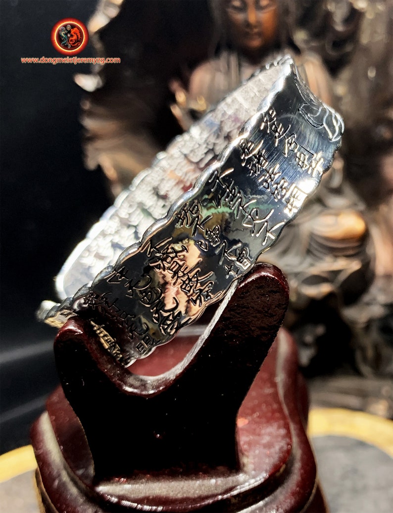 extrait du soutra du lotus soutra du coeur grav\u00e9 \u00e0 l/'int\u00e9rieur Bracelet jonc bouddhiste en argent 999 poin\u00e7onn\u00e9 Ag999