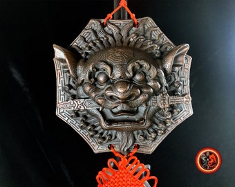 Anping Sword Lions. Feng shui protection helping to dispel the evil. Bronze. To be installed above the front door. 16cm/16cm 1,200kg