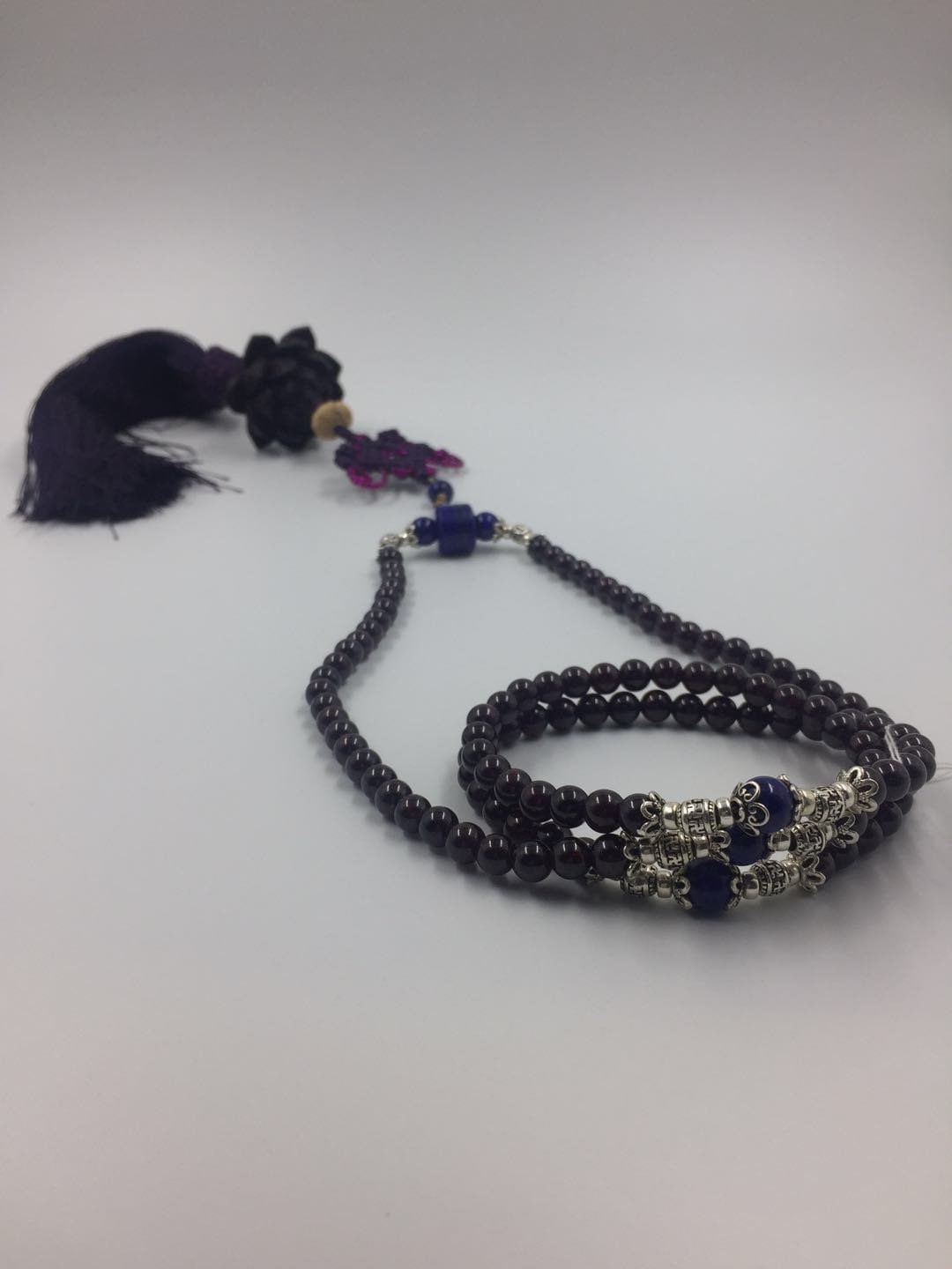 Mala Grenat Pyrope, Lapis Lazuli, Argent 925/1000Ème, Fleur de Lotus en Bois d'ébène, Noeud L'infini