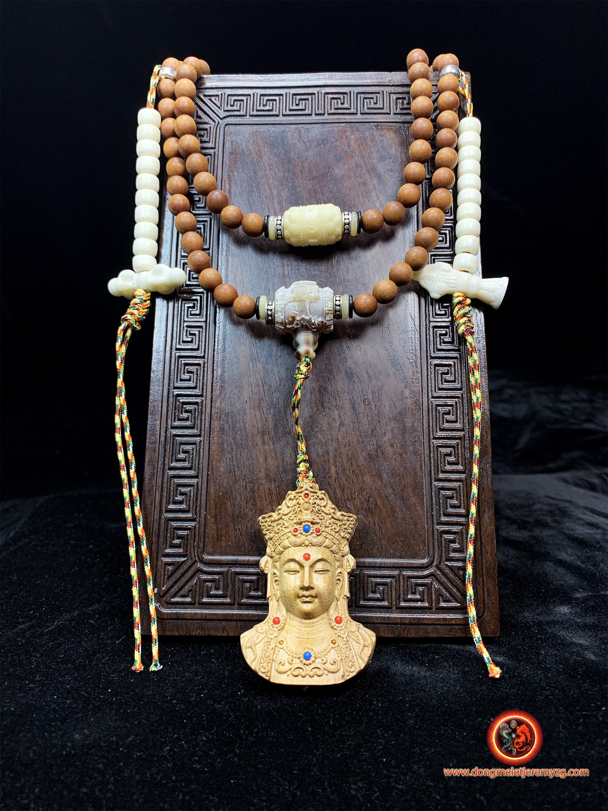 Mala, Chapelet de Prière et Méditation Bouddhiste. 108 Perles Santal, Os, Nacre, Pendentif Chenrezi/