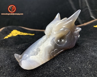 crystal dragon crane. Dragon carved by hand in a quartz geode on rock crystal gangue and agate. Unique piece