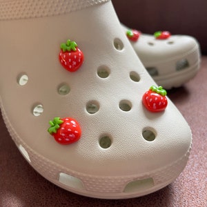 Pendentif croco fraise