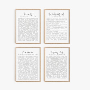 Puede incluir: Cuatro impresiones enmarcadas con texto negro sobre papel blanco. Los títulos de las impresiones son "The Family: A Proclamation to the World", "The Articles of Faith of The Church of Jesus Christ of Latter-day Saints", "The Restoration: A Bicentennial Proclamation to the World", y "The Living Christ: The Testimony of the Apostles".