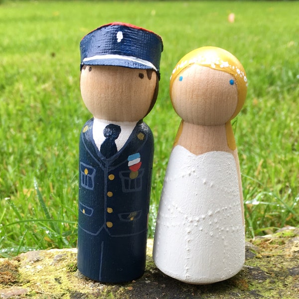 Figurines personnalisées de mariage/ couple/jeportebonheur - wooden peg dolls. Cake toppers. Fait en France- Commande personnalisée 2 pièces