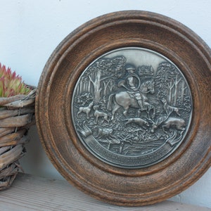 Wall plate wood metal hunt hunting scene vintage old