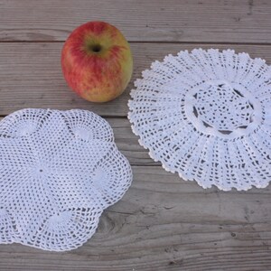 small round crocheted doilies tablecloth vintage