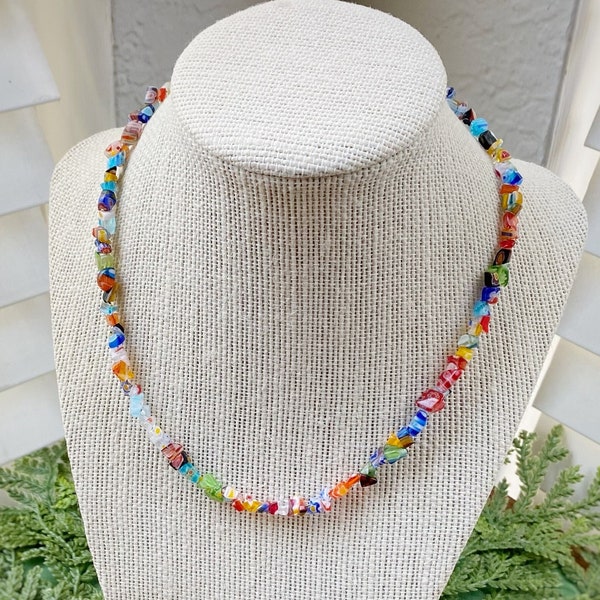 Collier de perles colorées