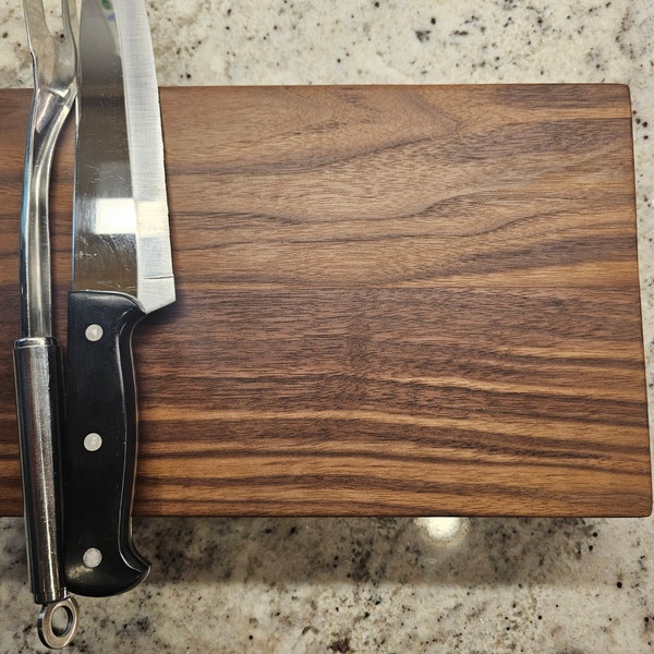 Medium size Face Grain cutting board with rubber feet. Chopping block, butcher block. wedding, housewarming, kitchen gift.