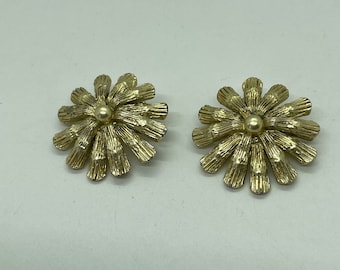 Vintage BSK Gold Tone Round Flower Style Shoe Clips