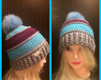 Tuque enfant hiver bleu/mauve/gris en laine fait au crochet avec Pompon de fourrure bleu/ hat beanie fur