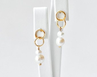 Boucles d'oreilles pendantes minimalistes mariage, perles naturelles, accessoire mariée moderne, bijoux, bohème, classique, anneaux, cercles