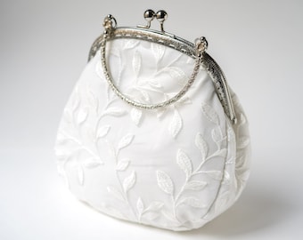 Vintage floral lace bridal clutch, bohemian wedding handbag, retro-chic shoulder bag, country accessory, civil ceremony