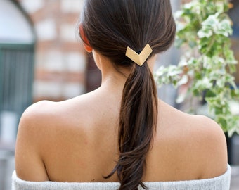 Beautiful hair elastic arrow, triangle, V, metallic gold, gold, silver, minimalist, modern, geometric. Hair accessories