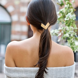 Beautiful hair elastic arrow, triangle, V, metallic gold, gold, silver, minimalist, modern, geometric. Hair accessory