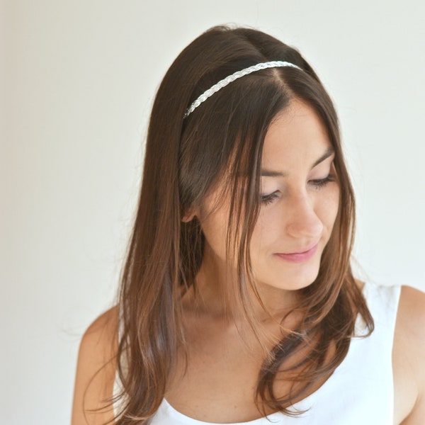 Headband, serre-tête, bandeau design mariage brodé de ficelles et fils argentés. Bijou de tête bohème, romantique, délicat, raffiné.