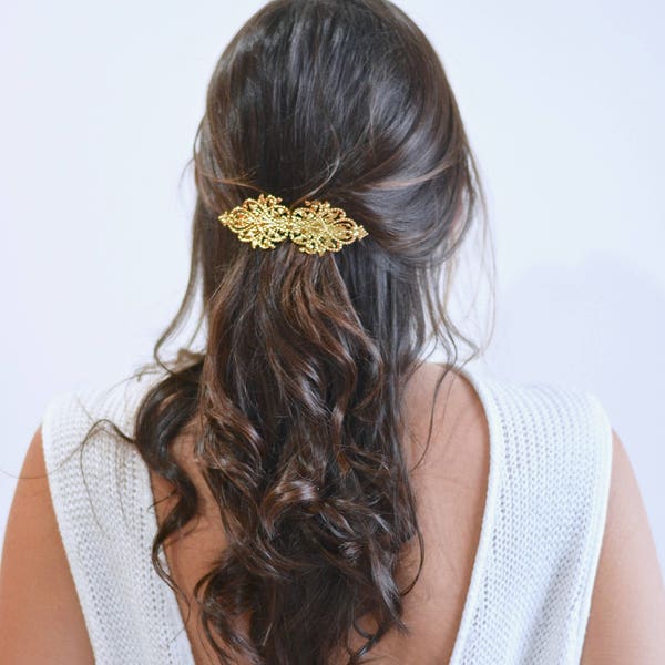 Golden wedding hair jewelry. Barrette, clip, pin, gold star diadem tiara. Delicate, minimalist, refined romantic lace accessory