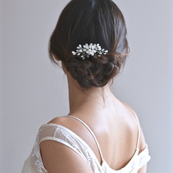 Peigne mariage, bijou de tête chignon,  pic à cheveux de perles cristaux. Accessoire bohême, délicat, romantique, féerique. Coiffure mariée