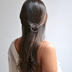 Minimalist circle barrette. Hair jewel, golden, silver clip, circular ring. Fine, refined, boho, shiny, simple accessory.