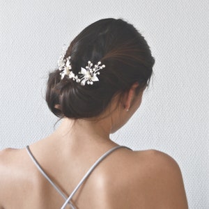 Bijou de tête de mariage. Pic à cheveux argenté peigne épingle de mariée, cristaux, perles, feuilles, fleur bohème, romantique, délicat, image 6