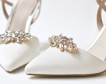 Pair of shoe clips, wedding, bridal accessories, party heel clips, flower gold rhinestones, romantic, bridesmaids, silver