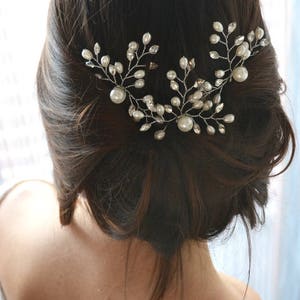 Bijou de tête mariée blanc. Pic à cheveux, peigne, épingle de perles et cristaux. Accessoire coiffure mariage délicat, boheme, romantique. image 4