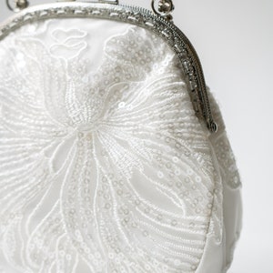 Böhmische Braut-Clutch mit silberner Paillettenspitze, Vintage-Hochzeitshandtasche, retro-schicke Umhängetasche, bronzefarbenes Accessoire für die standesamtliche Trauung Bild 4