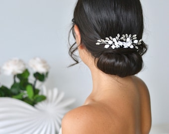 Bijou de tête de mariage. lot 2 Piques à chignon de perles et cristaux en fleur. Bijou fin, romantique raffiné bohême délicat de mariée