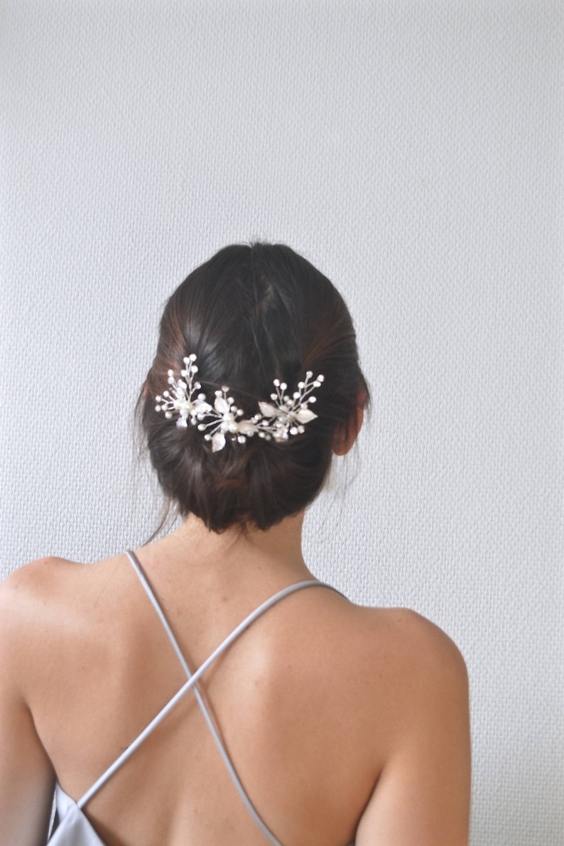 Bijou de tête de mariage. Pic à cheveux argenté peigne épingle de mariée, cristaux, perles, feuilles, fleur bohème, romantique, délicat, image 5