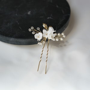 Pearl and crystal hair stick, hair jewel, bridal comb, flower. Bohemian style, delicate, romantic. Bridal hairstyle.