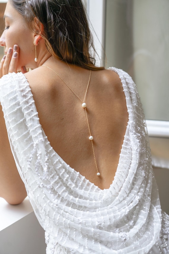 Amazon.com: Iaceble Boho Pearl Back Chain Necklace Pearl Crystal Y Back  Necklace Body Chain Silver Pearl Backdrop Necklace Long Pearl Back Drop  Necklace Jewelry for Women and Girls : Clothing, Shoes &
