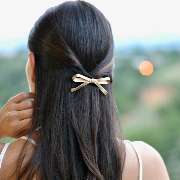 Barrette, peigne, pince, noeud papillon demoiselle d'honneur, mariage, mariée. Bijou tête, accessoire cheveux doré, romantique, minimaliste