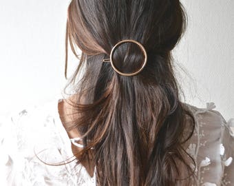 Minimalist circle barrette. Hair jewel, golden, silver clip, circular ring. Fine, refined, boho, shiny, simple accessory.