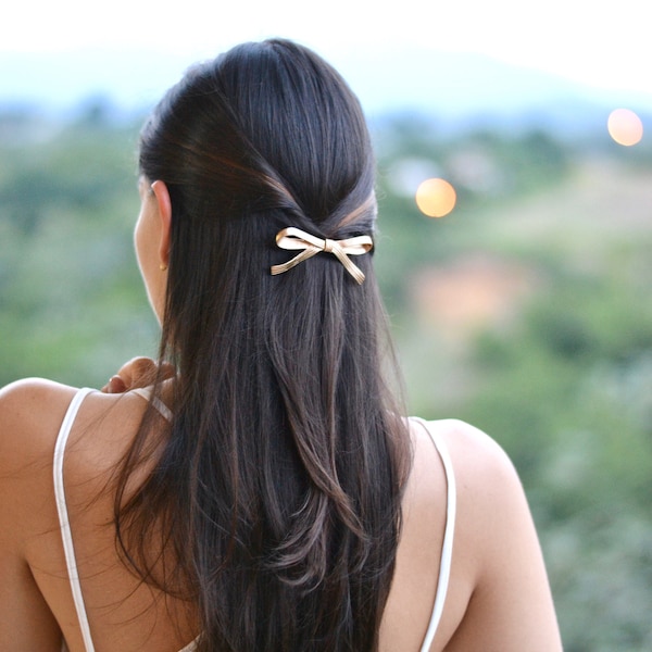 Barrette, peigne, pince, noeud papillon demoiselle d'honneur, mariage, mariée. Bijou tête, accessoire cheveux doré, romantique, minimaliste