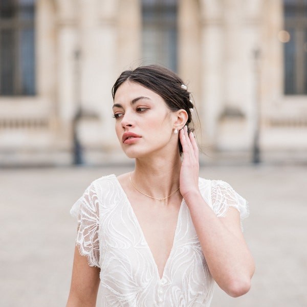 Coquelicot – Anturale Perlen- und Zirkon-Ohrringe, romantischer und zarter moderner Brautschmuck, böhmisches Hochzeitsaccessoire