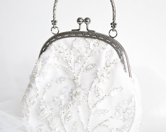 Freesia – Glamouröse Brauttasche aus Perlenspitze, silberne oder goldene Vintage-Hochzeitskupplung, weiße Paillettenhandtasche für den Anlass