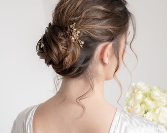 Flowery hair, head jewel, floral wedding comb, bun pick, flower, gold leaf, fine golden jewel, refined, delicate, boho-chic