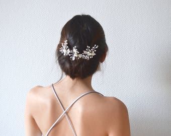 Bijou de tête de mariage. Pic à cheveux argenté- peigne- épingle de mariée, cristaux, perles, feuilles, fleur bohème, romantique, délicat,