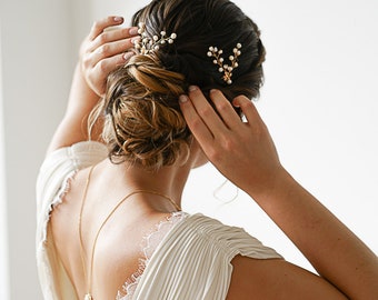 Pic à chignon doré perles naturelles d'eau douce et feuilles or. accessoire cheveux raffiné délicat, coiffure mariage, romantique, bohème