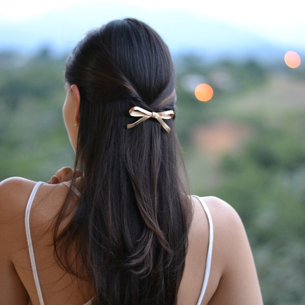 Barrette, peigne, pince, noeud papillon demoiselle d'honneur, mariage, mariée. Bijou tête, accessoire cheveux doré, romantique, minimaliste