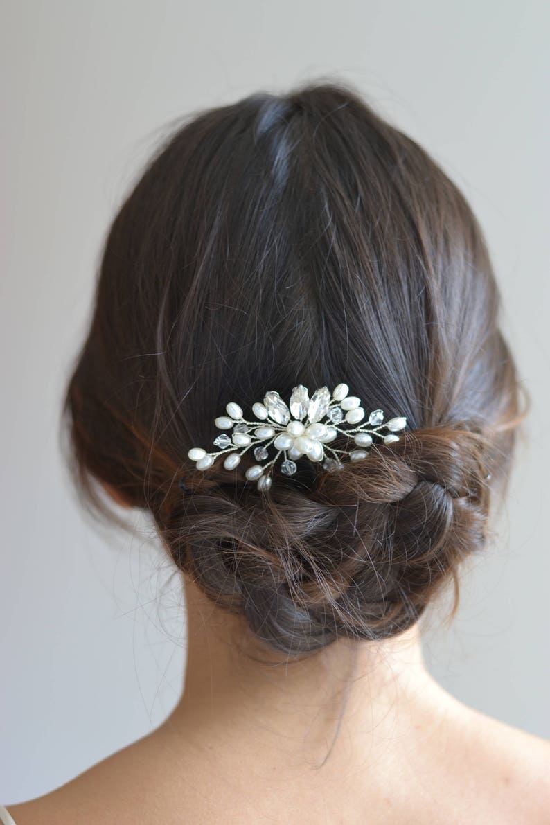 Pic à cheveux de perles et cristaux, bijou de cheveux, peigne de mariée, fleur. Style bohême, délicat, romantique. Coiffure mariée. image 5