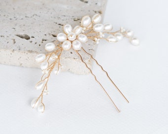 Nemesia - Natural pearl bun pick, bohemian chic head jewel, modern and minimalist bridal hairstyle hair accessory