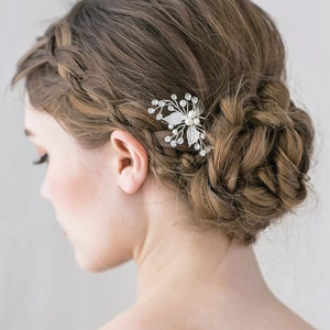 Bijou de tête de mariage. Pic à cheveux argenté peigne épingle de mariée, cristaux, perles, feuilles, fleur bohème, romantique, délicat, image 3