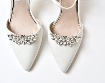 Pair of shoe clips, wedding, bridal accessories, party heel clips, flower gold rhinestones, romantic, bridesmaids, silver