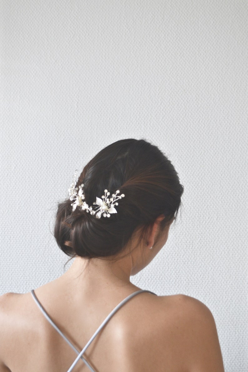 Bijou de tête de mariage. Pic à cheveux argenté peigne épingle de mariée, cristaux, perles, feuilles, fleur bohème, romantique, délicat, image 6