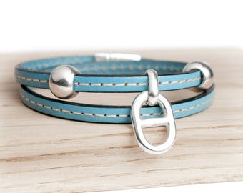 Bracelet cuir double tour couturé petite maille bleu ciel