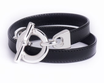 Bracelet double tour cuir noir boucle T argent